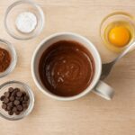 Receita de Bolo de Caneca de Chocolate no Micro-ondas preparação